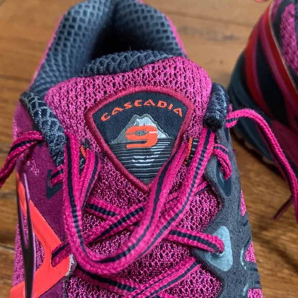 Brooks Cascadia 9 Trail Running Shoes Raspberry Pink and Purple Size 9.5 - Picture 8 of 11